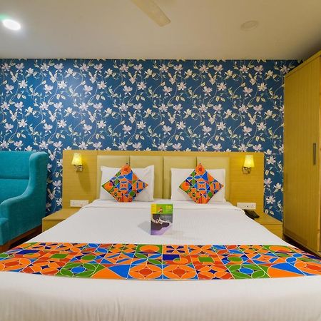 Hotel Raintr33 Хайдарабад Экстерьер фото