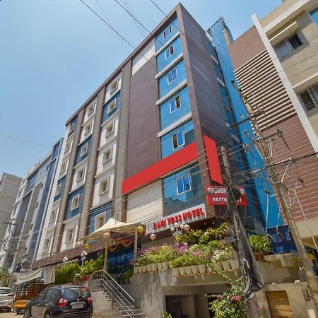 Hotel Raintr33 Хайдарабад Экстерьер фото