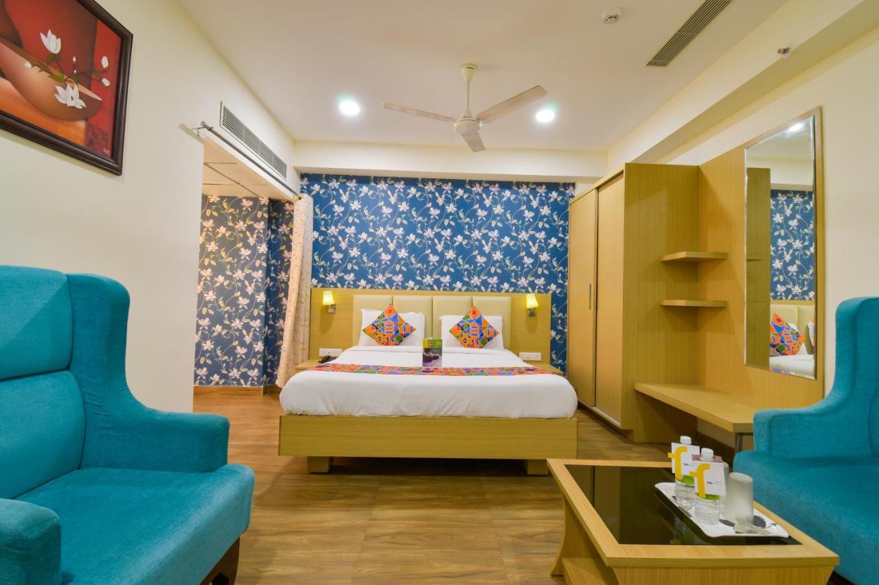 Hotel Raintr33 Хайдарабад Экстерьер фото