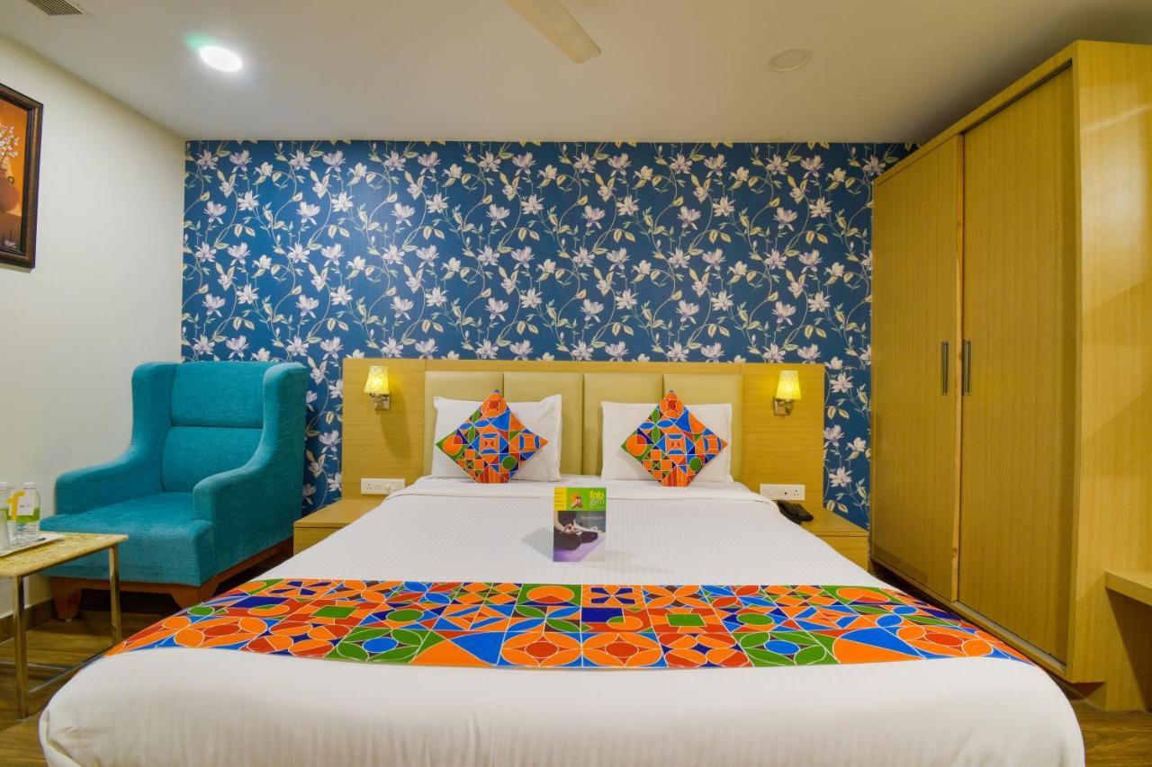 Hotel Raintr33 Хайдарабад Экстерьер фото