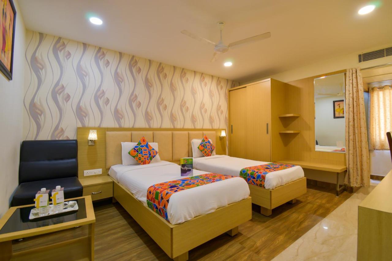 Hotel Raintr33 Хайдарабад Экстерьер фото