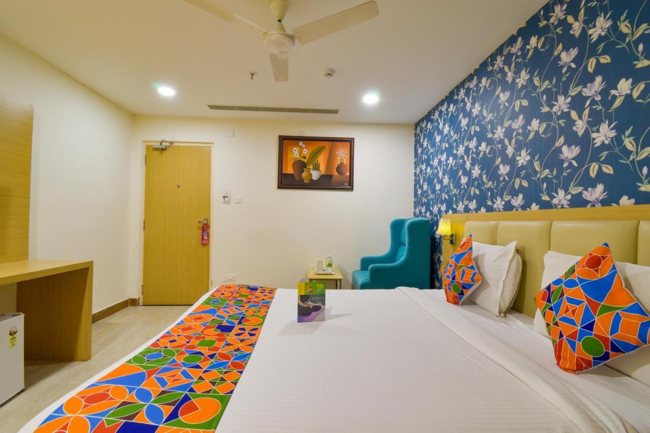 Hotel Raintr33 Хайдарабад Экстерьер фото