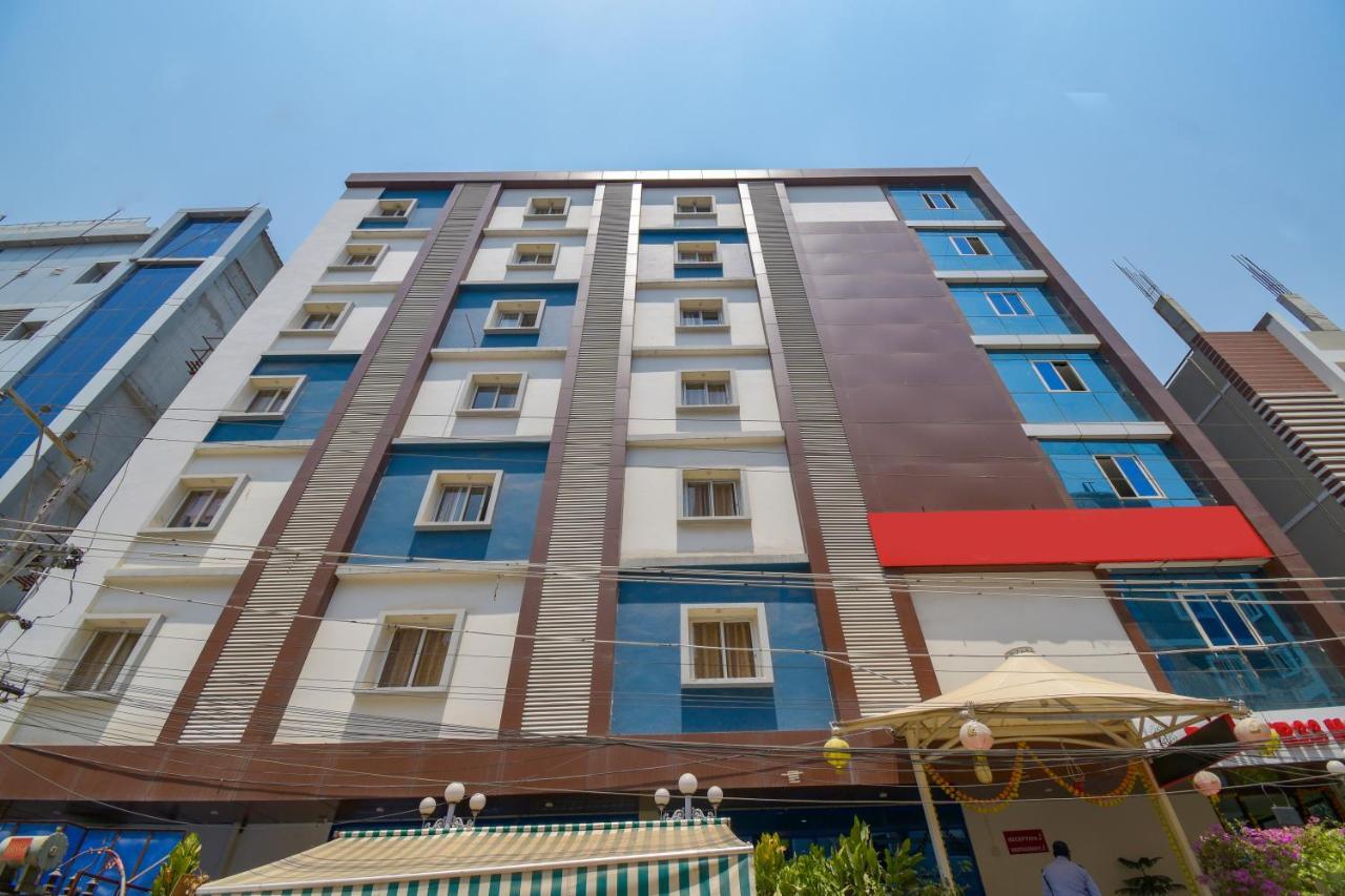 Hotel Raintr33 Хайдарабад Экстерьер фото